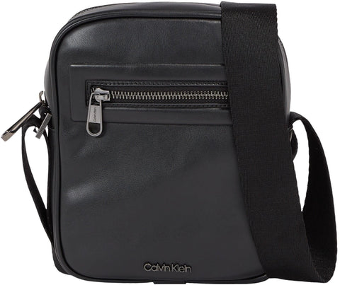 Calvin Klein Men Shoulder Bag Elevated Reporter Small, Black (Ck Black Smooth), One Size Calvin Klein Men Shoulder Bag Elevated Reporter Small, Black (Ck Black Smooth), One Size