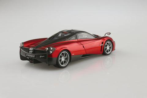 Aoshima ÃƒÂ¢Ã¢â€šÂ¬Ã¢â€žÂ¢12 Pagani Huayra 1:24 Model Kit
