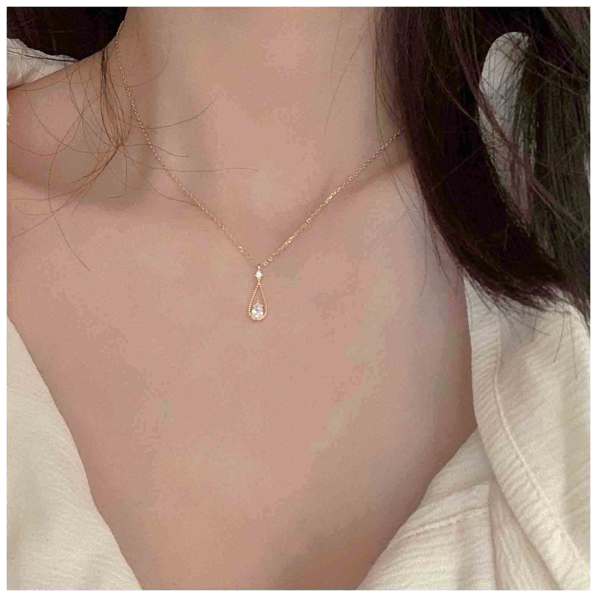 Yheakne Vintage Tiny Teardrop Crystal Necklace Choker Gold Rhinestone Dot Pendant Necklace Chain Water Drop Choker Necklace Minimalism Necklace Chain Jewelry for Women and Girls