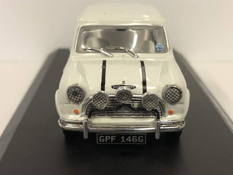 Greenlight 86551 1: 43 The Italian Job (1969) - 1967 Austin Mini Cooper S 1275 Mki - White with Black Leather Straps