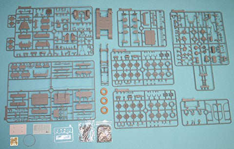 Dragon Models Sd.Kfz.7 8(t) 1943 Production Model Kit (1/35 Scale)