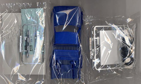 Aoshima Models Toyota Hilux Lowrider Truck, 1:24 Scale