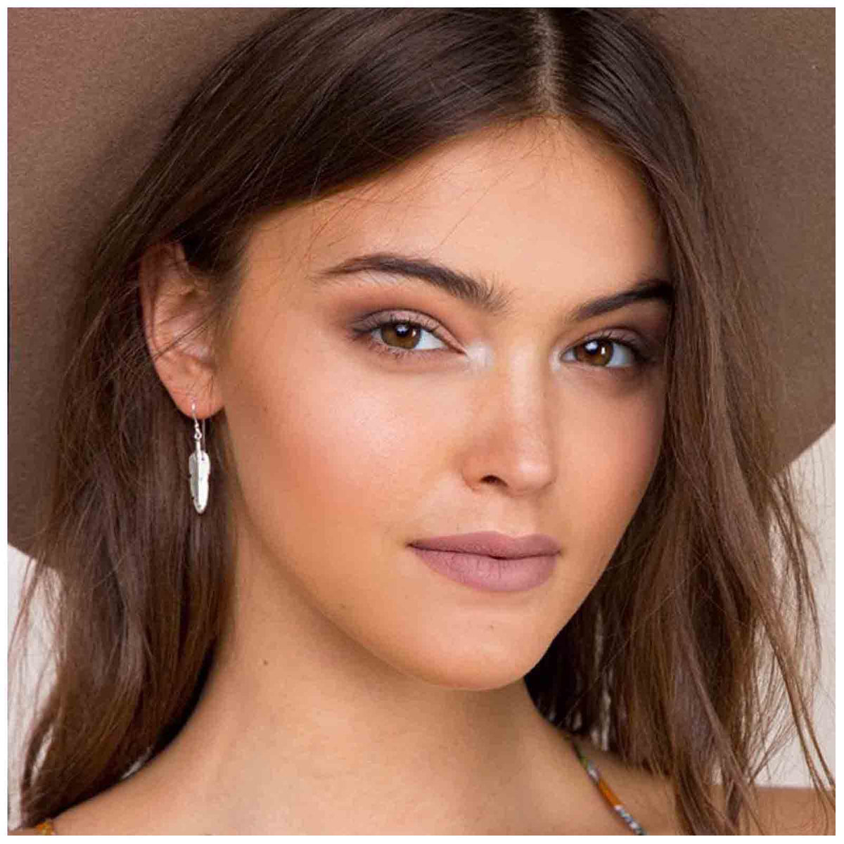 Yheakne Vintage Etched Feather Earrings Silver Feather Dangle Earrings Little Feather Charm Earrings Boho Earrings Jewelry for Women and Girls