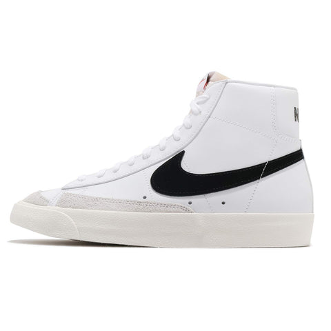 Nike Boy's Basketball Shoe, White Black, 3.5 Big Kid