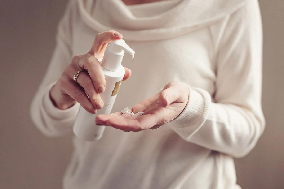 Pure Lakes Lavender & Chamomile Hand Lotion - Pump | Organic Hand Lotion with Lavender & Chamomile Essential Oils | Vegan Hand Lotion Made with Organic Ingredients | 250ml