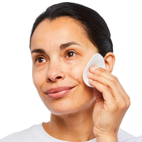 No7 Toning Water for Oily Skin - Skin Toner with Tri-VIT Complex, Vitamin E, Vitamin B5 & Vitamin C - Contains Meadowsweet + Ginseng for Refreshed & Energized Skin (6.7 fl oz)