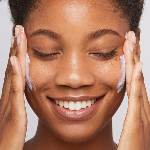 Dermalogica Invisible Physical Defense SPF30 (1.7 Fl Oz) Face Sunscreen Moisturizer - Non-Greasy Formula That Defends Against UVA/UVB/Blue Light