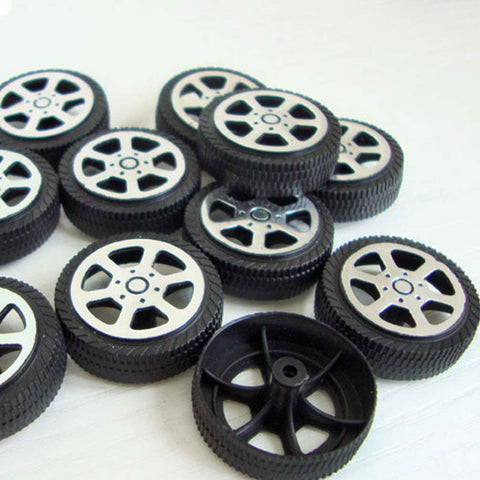 EXCEART 1.9mm Wheels can fit 2mm shafts.