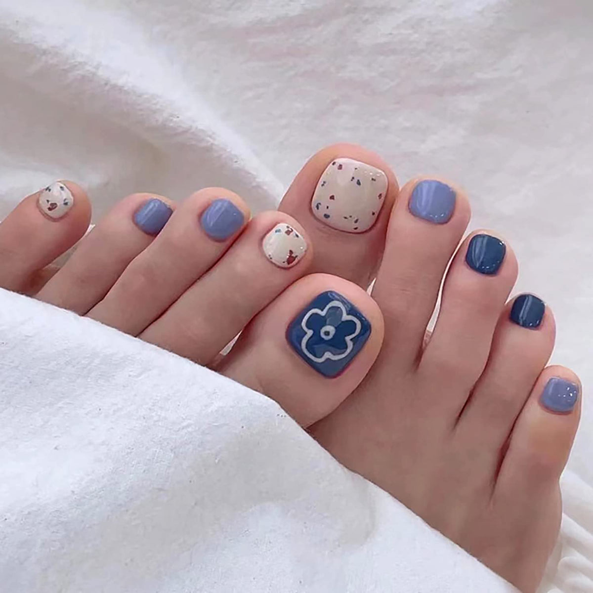 Press on Toenails with Flower Designs, 24 Pcs Square Full Cover Glossy Reusable False Toe Nails with Glue, Coffin Artificial Acrylic Fake Nails Glue on Toenails Short, Stick on Toe Nails for Women