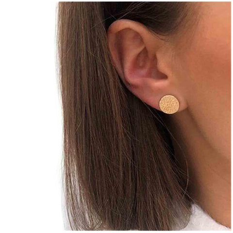 Yheakne Boho Disc Coin Studs Earrings Gold Hammered Coin Earrings Tiny Circle Earrings Studs Minimalist Geometric Earrings for Women and Girls Gifts