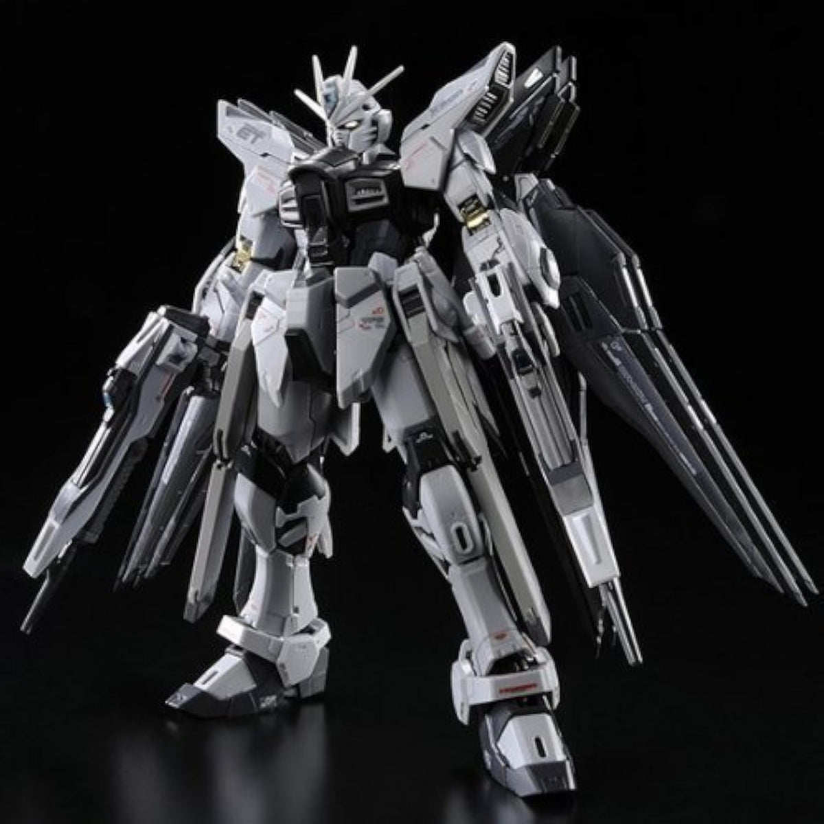 RG 1/144 Strike Freedom Gundam De-Active Mode