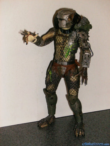 NECA Predators 2010 Movie Series 2 Action Figure Battle Damaged Classic Predator Cracked Mask