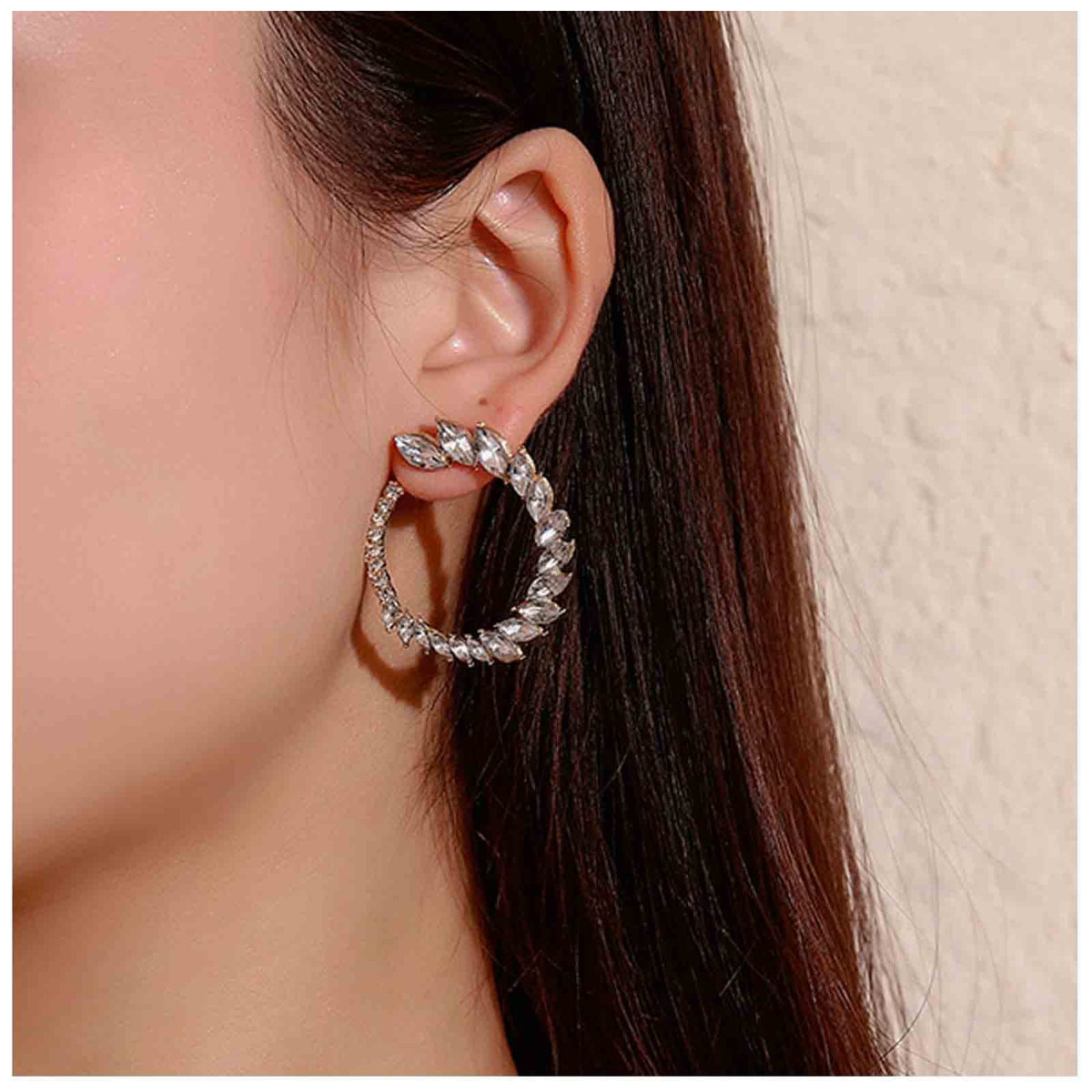 Yheakne Vintage Rhinestone Hoop Earrings Gold Round Circle Studs Earrings Bright Crystal Earrings Bling Wedding Earrings Jewelry for Women and Girls