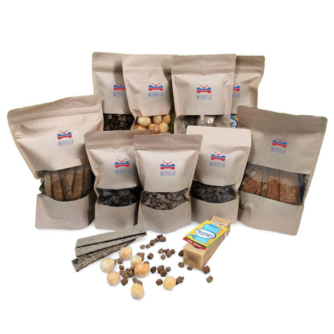 MERVELA Gift Box for Medium Dog Lovers, Dog Owners Gift with 100% Natural Chew Snacks and Treats, Snack Box, Treat Box (Over 500 g Various Snacks, Dog Football and Bowl)