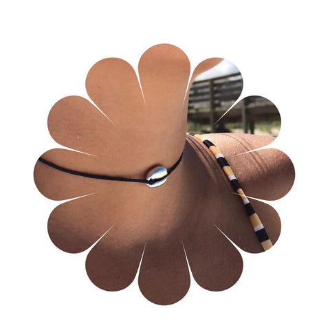 Yheakne Boho Layered Suede Choker Necklace Black Leather Shell Necklace Silver Sea Shell Necklace Short Minimalist Collar Necklace Chain Jewelry for Women and Girls Beach Lover Gifts