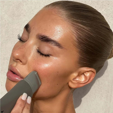 R.E.F.Y Glow and Sculpt Face Serum Primer with Niacinamide (1.4 oz / 40 mL) + Bonus Acne Patch (36 Pieces)