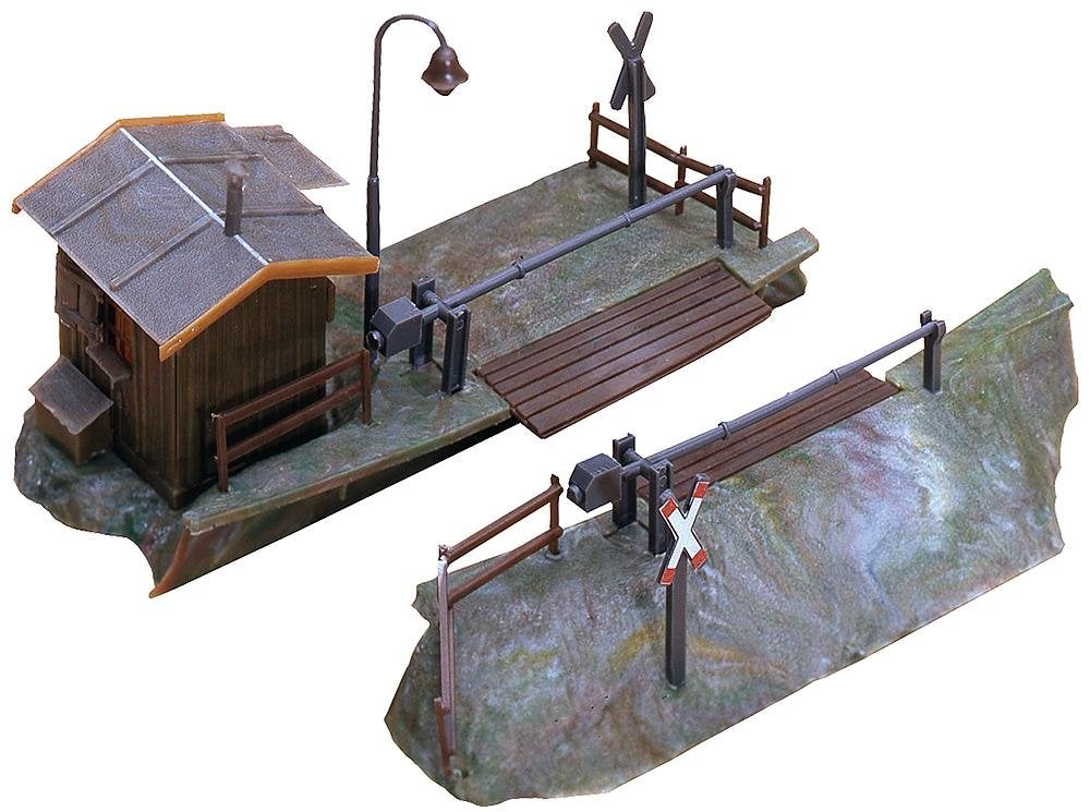 Faller 120170 Grade x-ing with Gates HO Scale Building Kit, Small