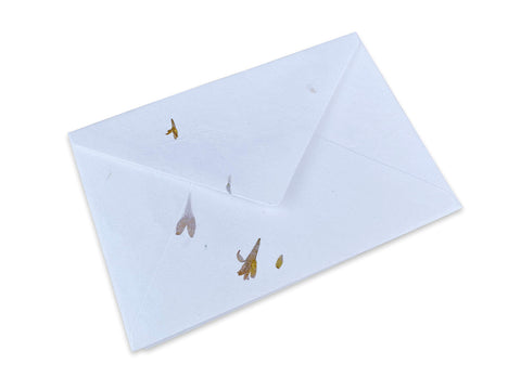 Wanderings Handmade White Envelopes with Real Flower Petals - 4.25 x 6.25 (11 x 16 cm) Package of 25 - for Announcements, Wedding Invitations, Greeting Cards, Crafts - Thick 150 GSM