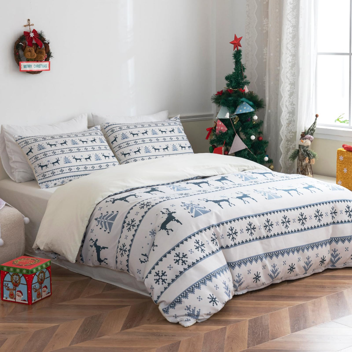 Tokokimo Christmas Bed Linen, 200 x 200 cm, Delicate and Fun Elk and Snowflake Cartoon Pattern, 3-Piece Bedding Set with 2 x Pillowcases with Zip (80 x 80 cm), Blue