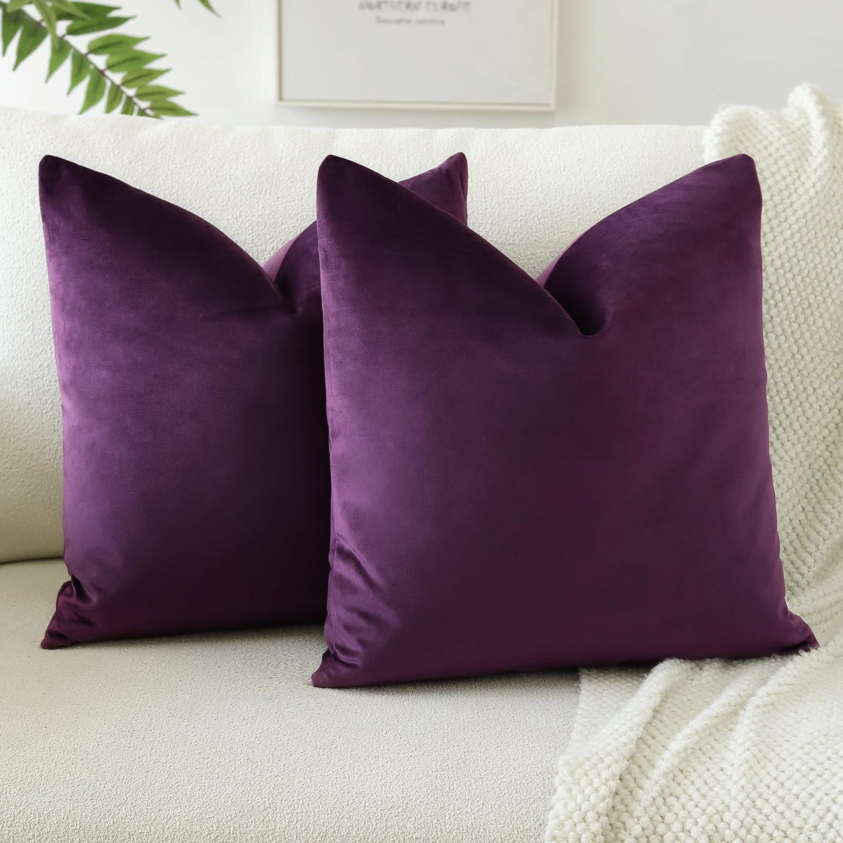 JOTOM Soft Velvet Decorative Throw Pillow Covers 50x50 cm Solid Cushion Covers 20x20 Inch Cushion Case Square Pillow Cases for Couch Sofa Living Room Bedroom Home Decor Set of 2 (Eggplant Purple)