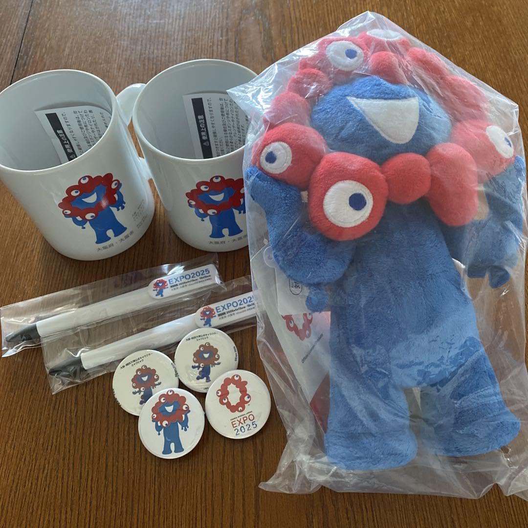 1 Oyster Toy, Can Badge and More - Sold in Bulk