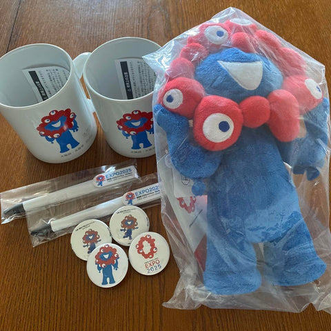 1 Oyster Toy, Can Badge and More - Sold in Bulk