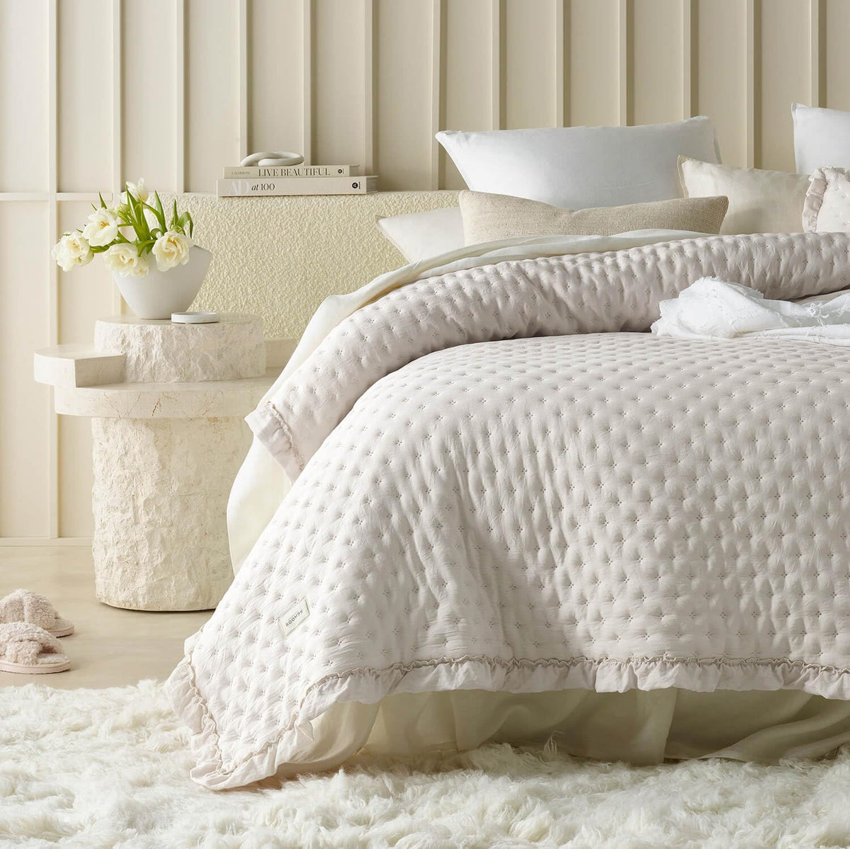 ROOM99 Molly Elegant Beige Bedspread 240 x 260 cm - Versatile Blanket for Bed or Sofa - Quilted Style - Ideal as a Bedspread