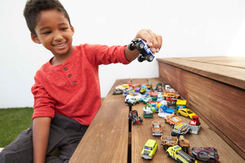 Matchbox Cars, 50-Pack Toy Cars, Construction or Garbage Trucks, Rescue Vehicles or Airplanes in 1:64 Scale (Styles May Vary)