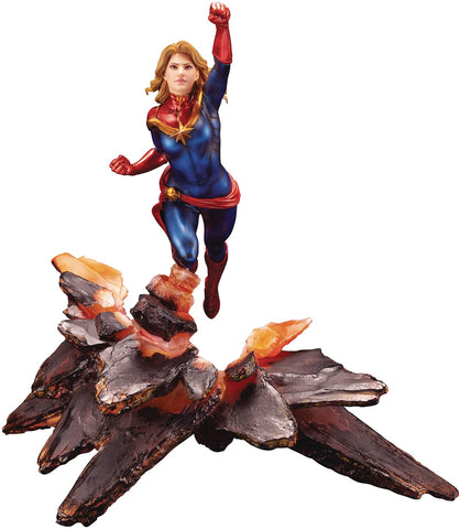 Kotobukiya Marvel Universe: Captain Marvel ArtFX Premier Statue, Multicolor