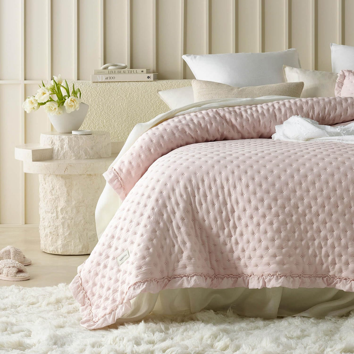 ROOM99 Molly Elegant Dusty Pink Bedspread 200 x 220 cm - Versatile as Bed Throw or Sofa Throw - Quilted Style - Ideal as a Bedspread
