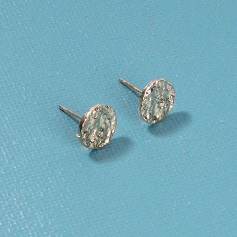 Yheakne Boho Disc Coin Studs Earrings Gold Hammered Coin Earrings Tiny Circle Earrings Studs Minimalist Geometric Earrings for Women and Girls Gifts