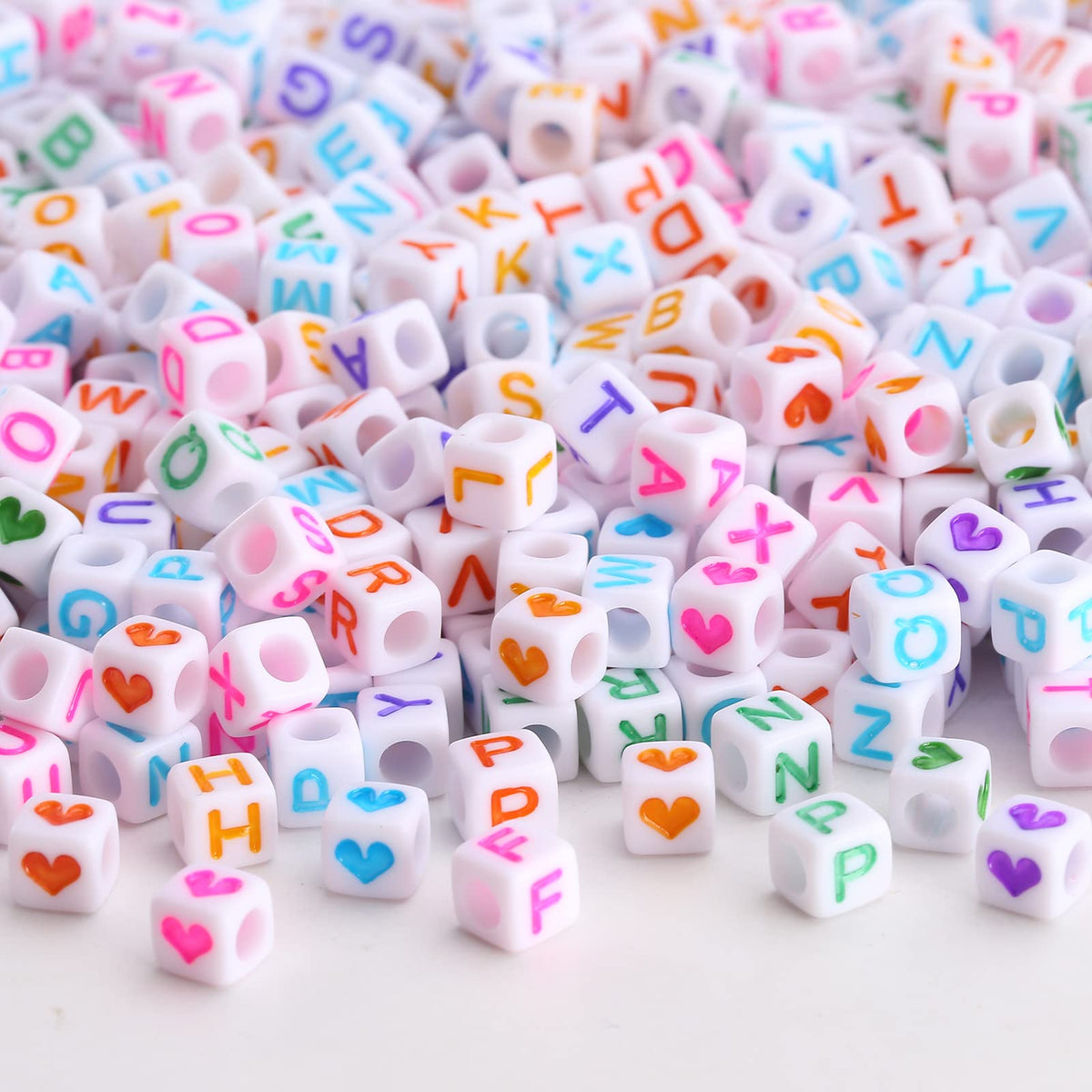 HERZWILD 1000 Pcs Letter Beads and Heart Beads Acrylic Alphabet Cube Beads Mixed Colorful Cube Letter Beads A - Z Beads for Making Art Craft Weaving DIY Bracelets(W/C)