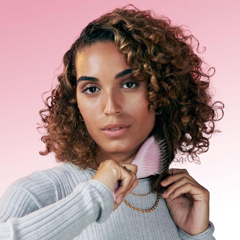 Tangle Teezer The Ultimate Detangler Hairbrush | For Wet & Dry Hair | Detangles All Hair Types | Reduces Breakage, Eliminates Knots | Two-Tiered Teeth & Comfortable Handle | Millennial Pink