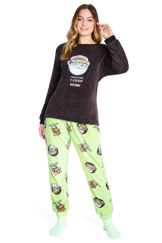 Disney Womens Pyjamas, Fleece Loungewear and Fluffy Socks Stitch Gift Set (Standard, S, Green Mandalorian)