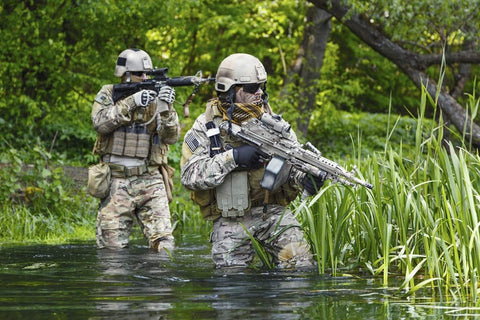 Posterazzi PSTZAB101752MLARGE Green Berets U.S. Army Special Forces Group Soldiers in Action Photo Print, 24 x 36, Multicolored