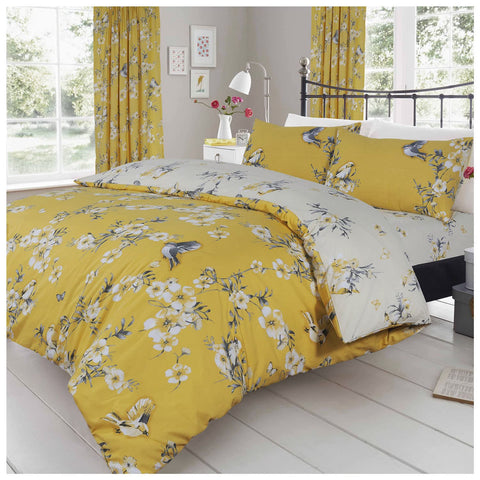 GC GAVENO CAVAILIA 3 Pieces Botanical Bedding Set, Easy Care Double Birdie Blossom Quilt Bed Cover With Pillow Cases, Cosy Reversible Floral Bedding, Ochre