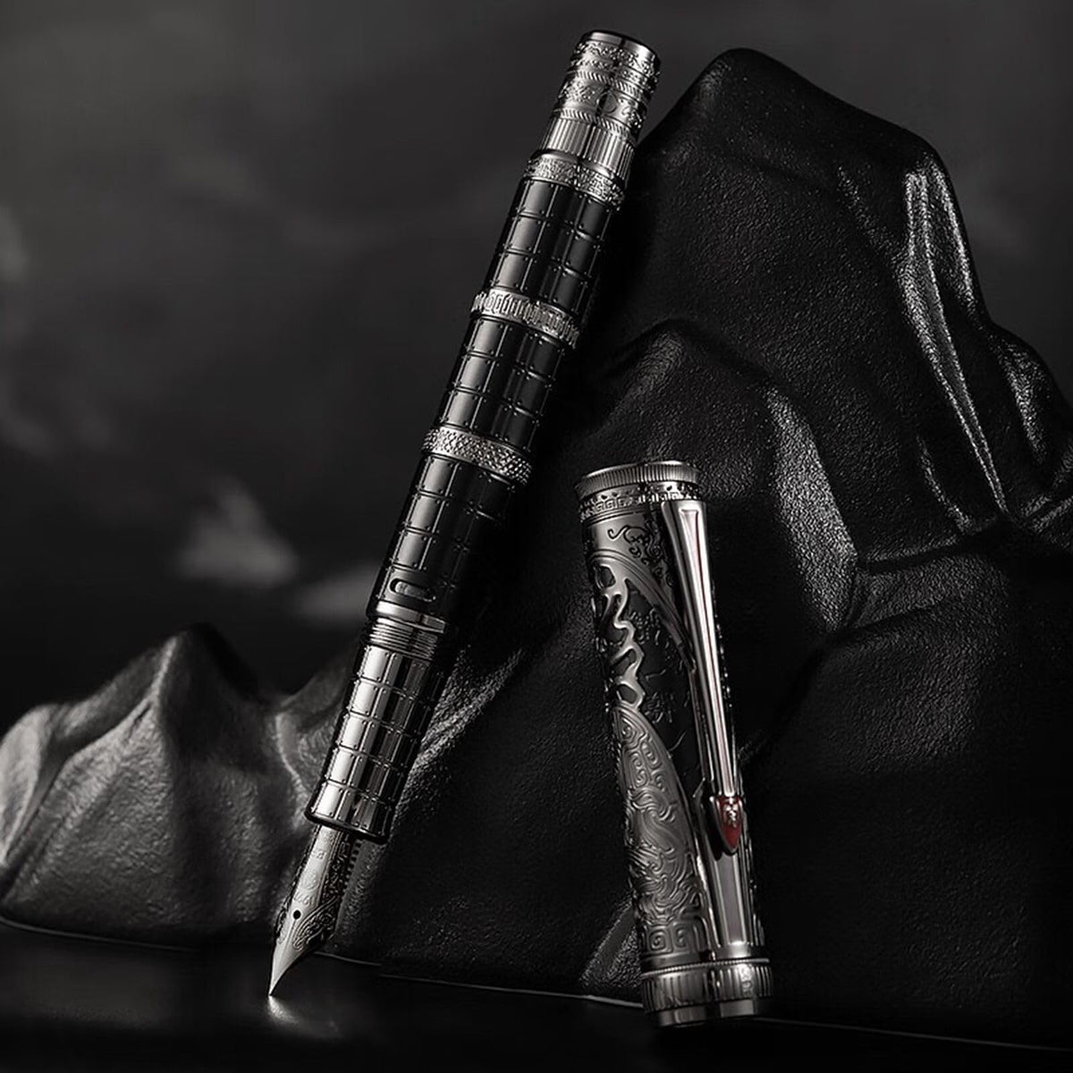 Hong Dian D5 Qin Dynasty Fountain Pen Silver Black Extra Fine Tip Piston Filler Pen Chinese Retro Totem Engraved Soft Writing Pen with Pen Box Set