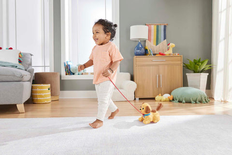 Fisher-Price Lil' Snoopy, Pull-Along Toy Dog for Walking Infants and Toddlers Ages 12 Months and Older