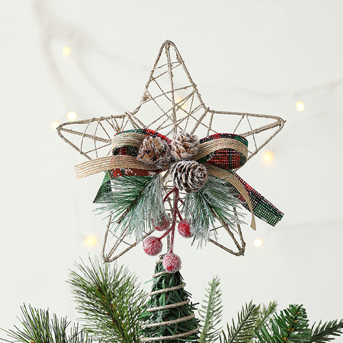 HANTURE Christmas Tree Topper Star Metal Glitter Star Tree Topper with Red Berries and Pine Branches Rustic Natural Treetop Ornaments for Home Shop Holiday tree Decor