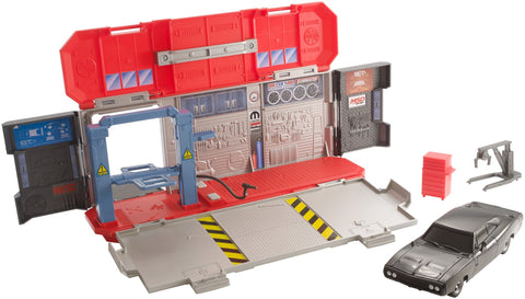 Mattel Fast & Furious 8 Customizers Dom's Auto Shop Vehicle