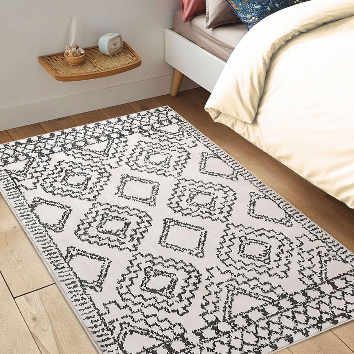 Leesentec Moroccan Area Rugs Living Room Rugs Modern Abstract Rug Geometric Carpet Non-slip Short Pile Rug Large Rugs for Living Room Soft Bedroom Area Rug (Ivory/Black, 80 * 120cm)