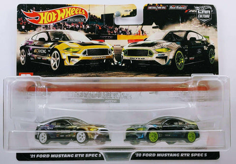 Hot Wheels HCY71 Premium 2 Pack Ford Mustang RTR SPEC 5 (For Ages 3 and Up)
