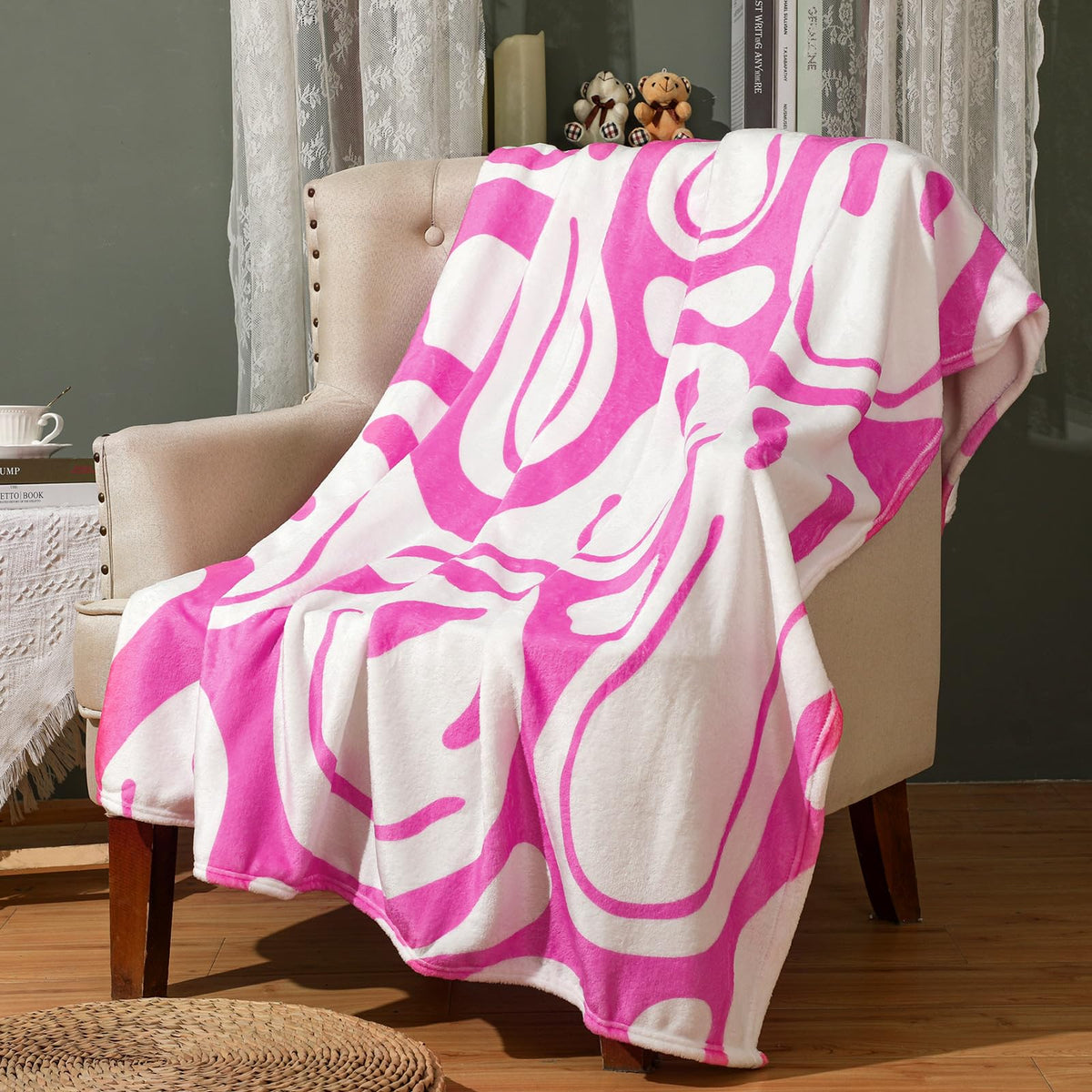 Frienda Preppy Throw Blanket Pink Smile Face Blanket Cute Flannel Soft Blanket Plush Fuzzy Pink Blanket Preppy Bedding Stuff for Dormitory Living Room 50" x 60"(Hot Pink Distort Smile Face)