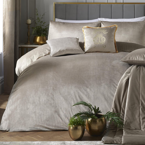 Laurence Llewelyn-Bowen - Linen Beige Velvet Duvet Cover Set - King Bedding Size (230 x 220cm) - 2 Pillowcases - Soft Touch - Designer - Linen Pearl Luxury Bedding Set - Velvet Bedding in Linen