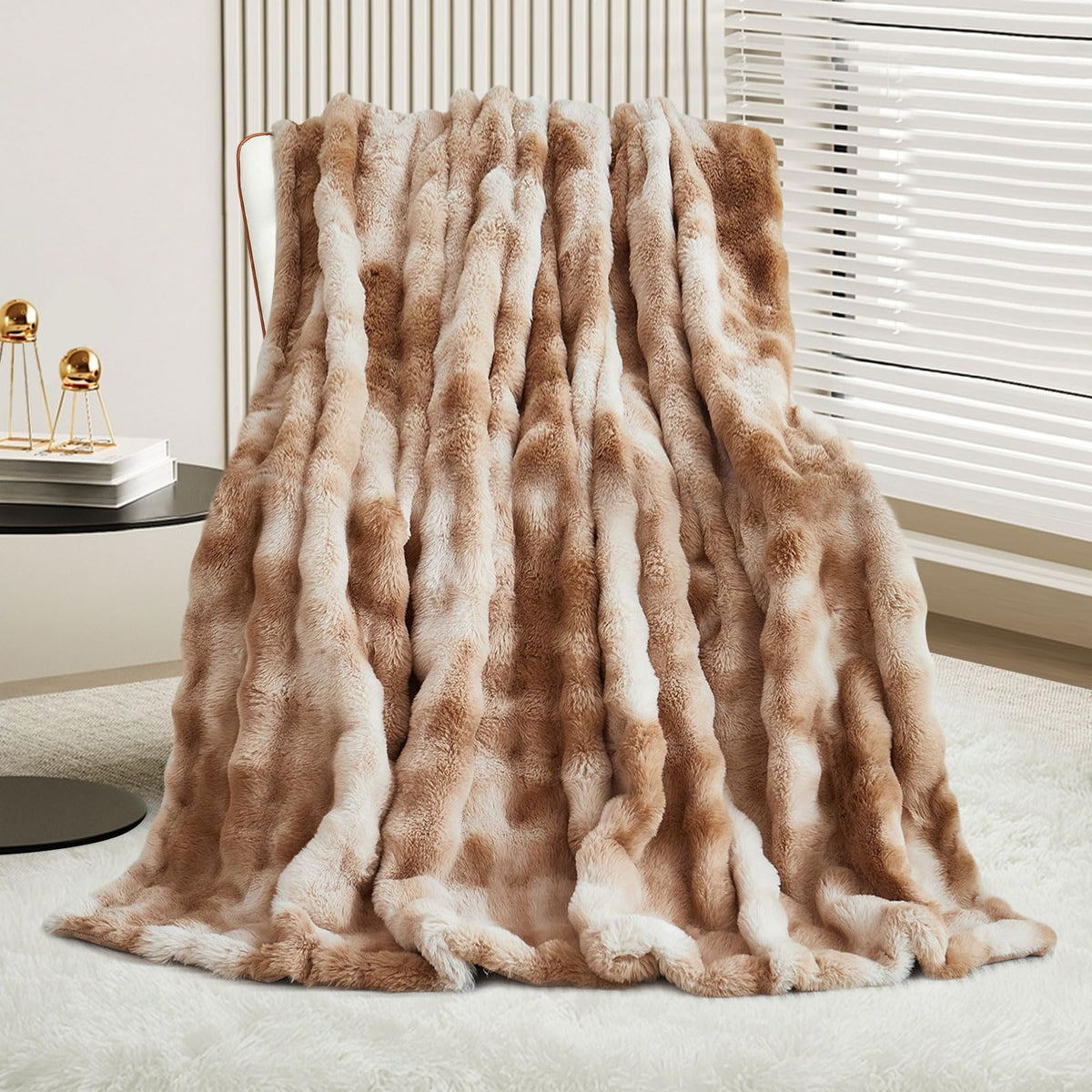 GKXLH Blanket Plush Fluffy Blanket - Super Soft Blankets Fuzzy Throw Blanket for Bed, Cozy Sofa Throw, Rabbit Faux Fur Blankets and Throws Warm Throws for Bed Couch Sofa (100x160, Gradient Coffee)