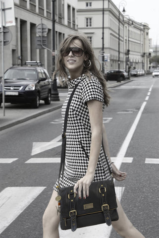 Catwalk Collection Handbags - Women's Leather Cross Body Bag - ABBEY ROAD - Black