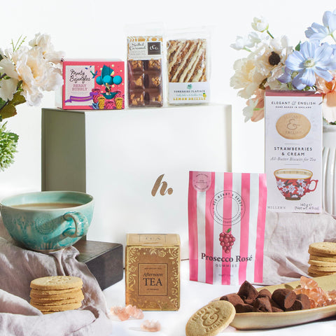 Deluxe Hamper for Her - All Her Favourite Treats - Chocolate, Truffles, Macaroons, Biscuit & Artisan Tea Food Hamper - Gift Hampers for Women, Birthday Hampers, Gifts for Couples, Clearwater Hampers