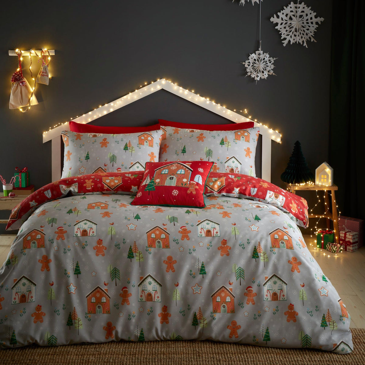Bedlam - Christmas Gingerbread House Duvet Cover - Single Bedding Size (140 x 200cm) - Reversible (2 Colours) - 1x Pillowcase - Gingerbread Man Duvet Cover - Christmas Bedding - Christmas Decorations