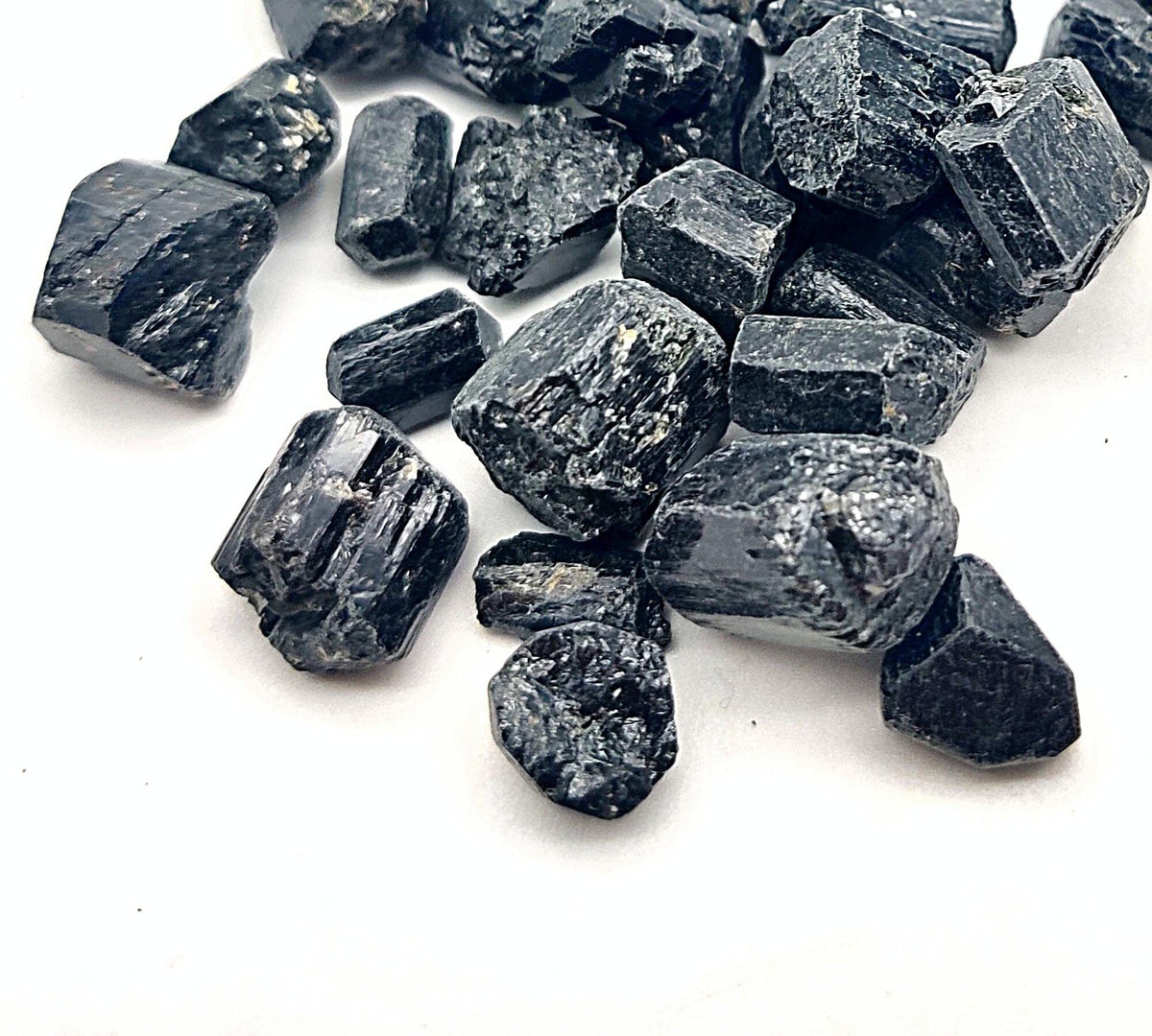 DOJA Barcelona | Tourmaline Plover | 30 to 50mm | 100g | Black Tourmaline Stone | Raw Minerals | Natural Healing Stones, Decorative and Energetic Stones