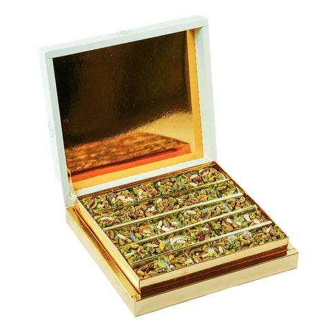 Zaitoune Sweets Tamriyah with Nuts - Authentic Middle Eastern Date Biscuit with Pistachios, Pine Nuts, and Cashews, Handmade in Turkey, Ideal for Coffee or Tea Time, Eco-Friendly Gift Box, 500g